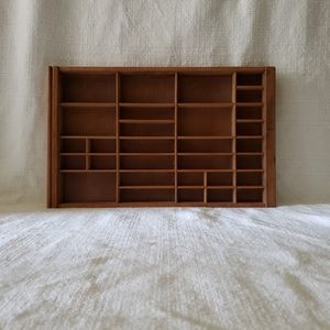 Trinket display shelf
